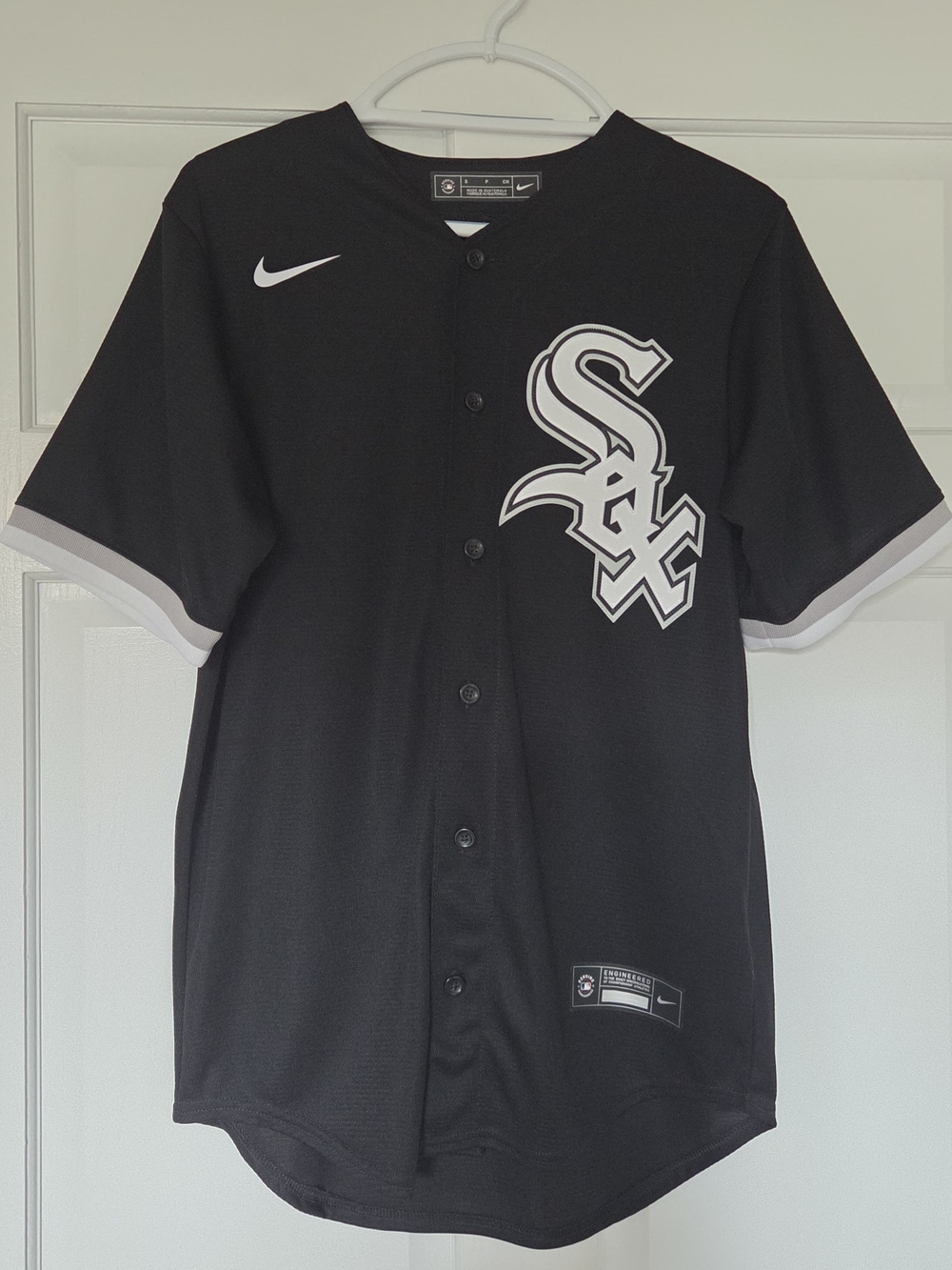 Men's Small Chicago White Sox Robert #88 Black Button-Up Jersey